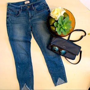 Loft Petites Curvy Skinny Raw Hem